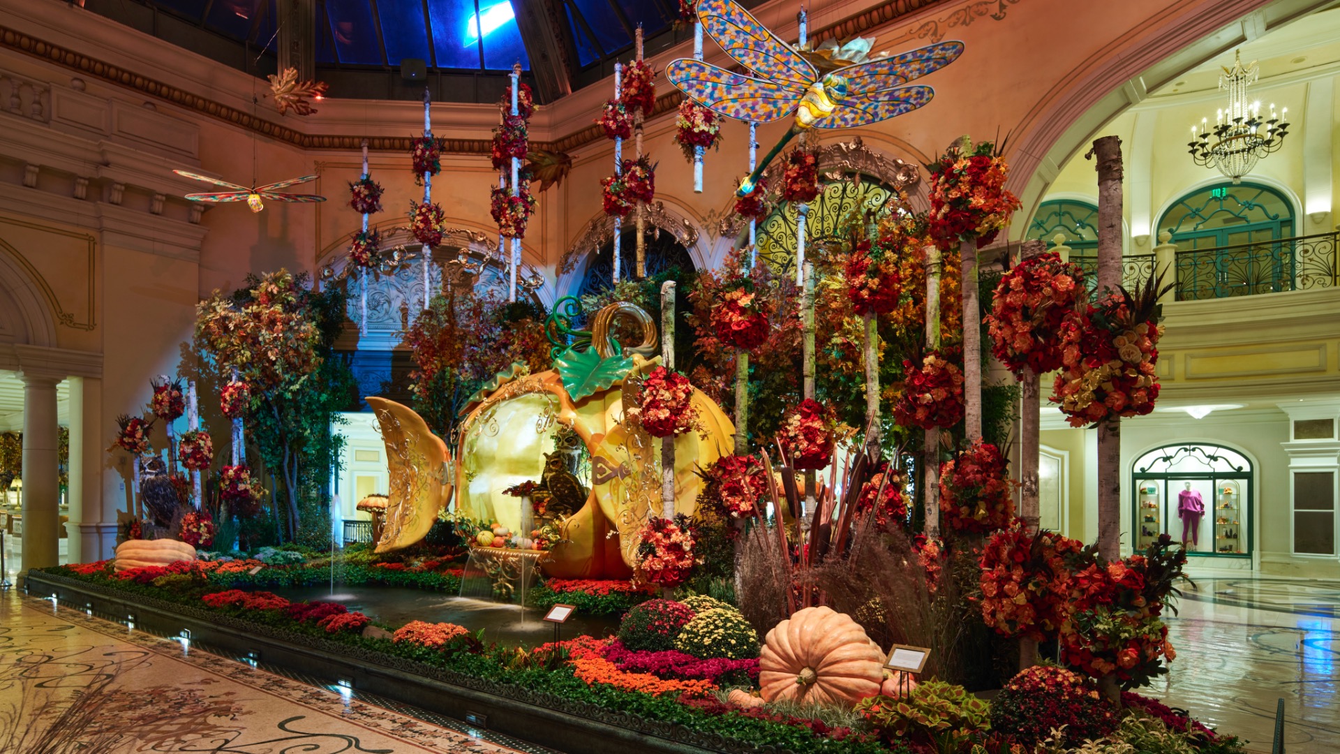 Bellagio’s “Autumn Majesty” Is Your Must-Do Fall Moment