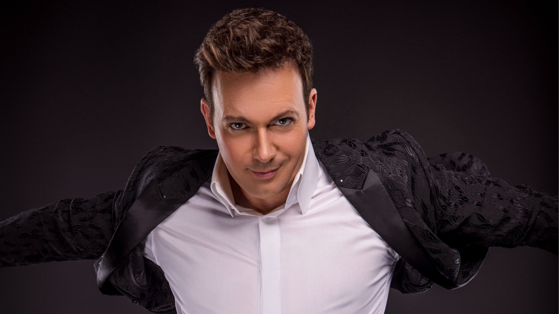 Sparkle, Shuffle, Repeat: David Goldrake, Bellagio Holidays & New Year’s on the Fruit Loop