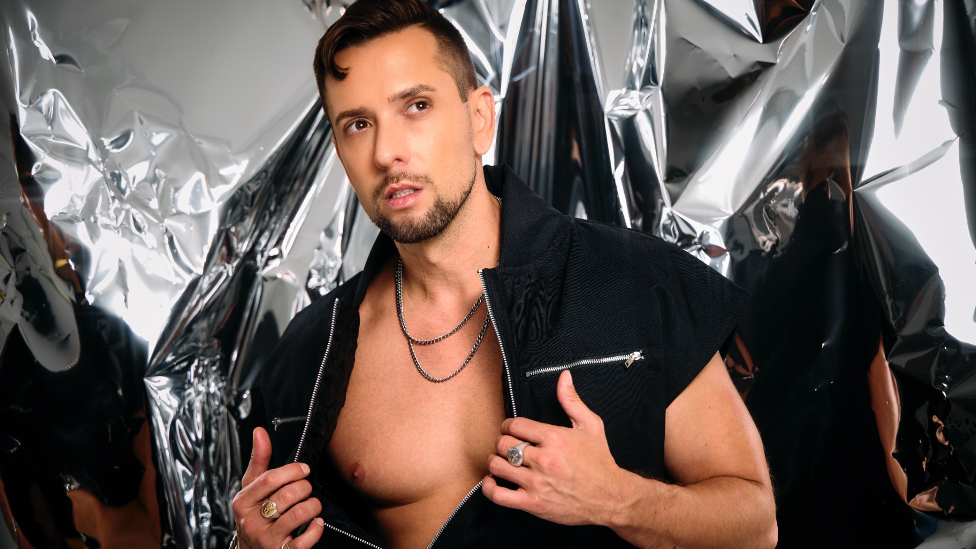 Circle of Recovery, Sound of Soul: David Hernandez Premieres “feel it all” and Lights Up Fontainebleau